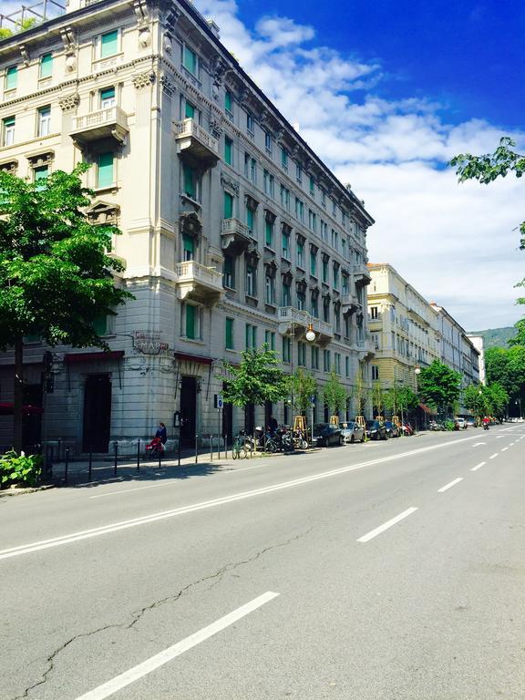 Giostra Studio Flat Триест Экстерьер фото